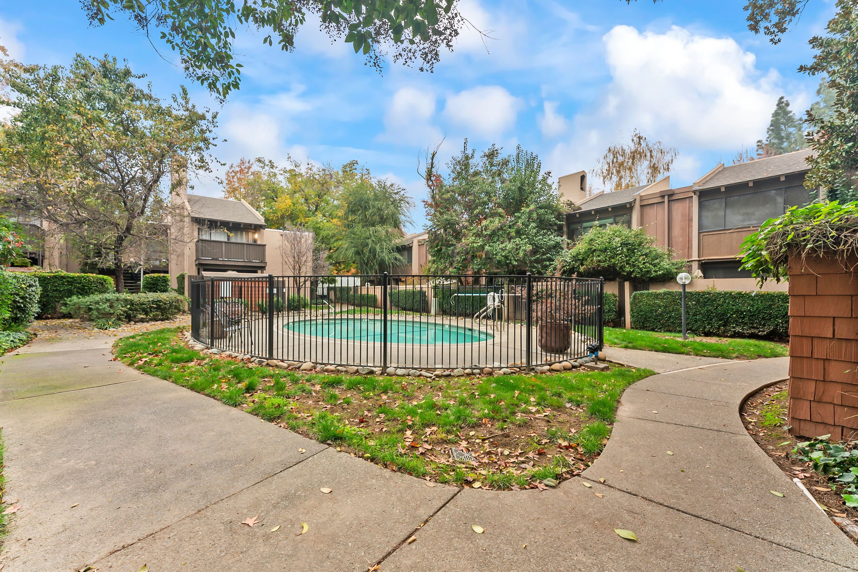  709 Woodside Lane East #2, Sacramento, CA 95825 - 物件實景