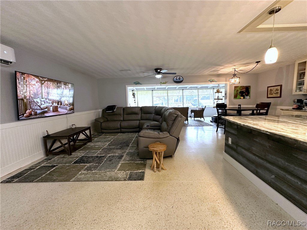 Crystal River, Florida, 34429, United States, 2 Bedrooms Bedrooms, ,4 BathroomsBathrooms,Residential,For Sale,2005515