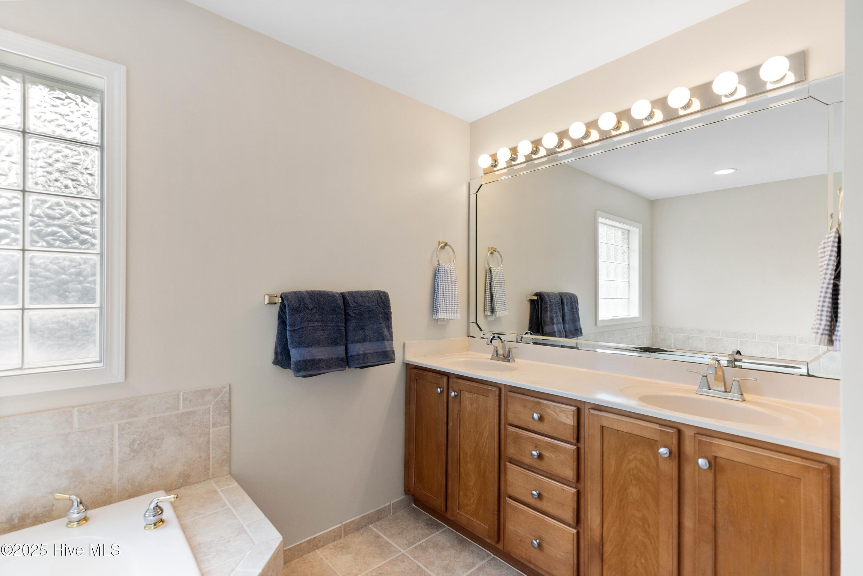Wilmington, North Carolina, 28409, United States, 4 Bedrooms Bedrooms, ,3 BathroomsBathrooms,Residential,For Sale,1898708