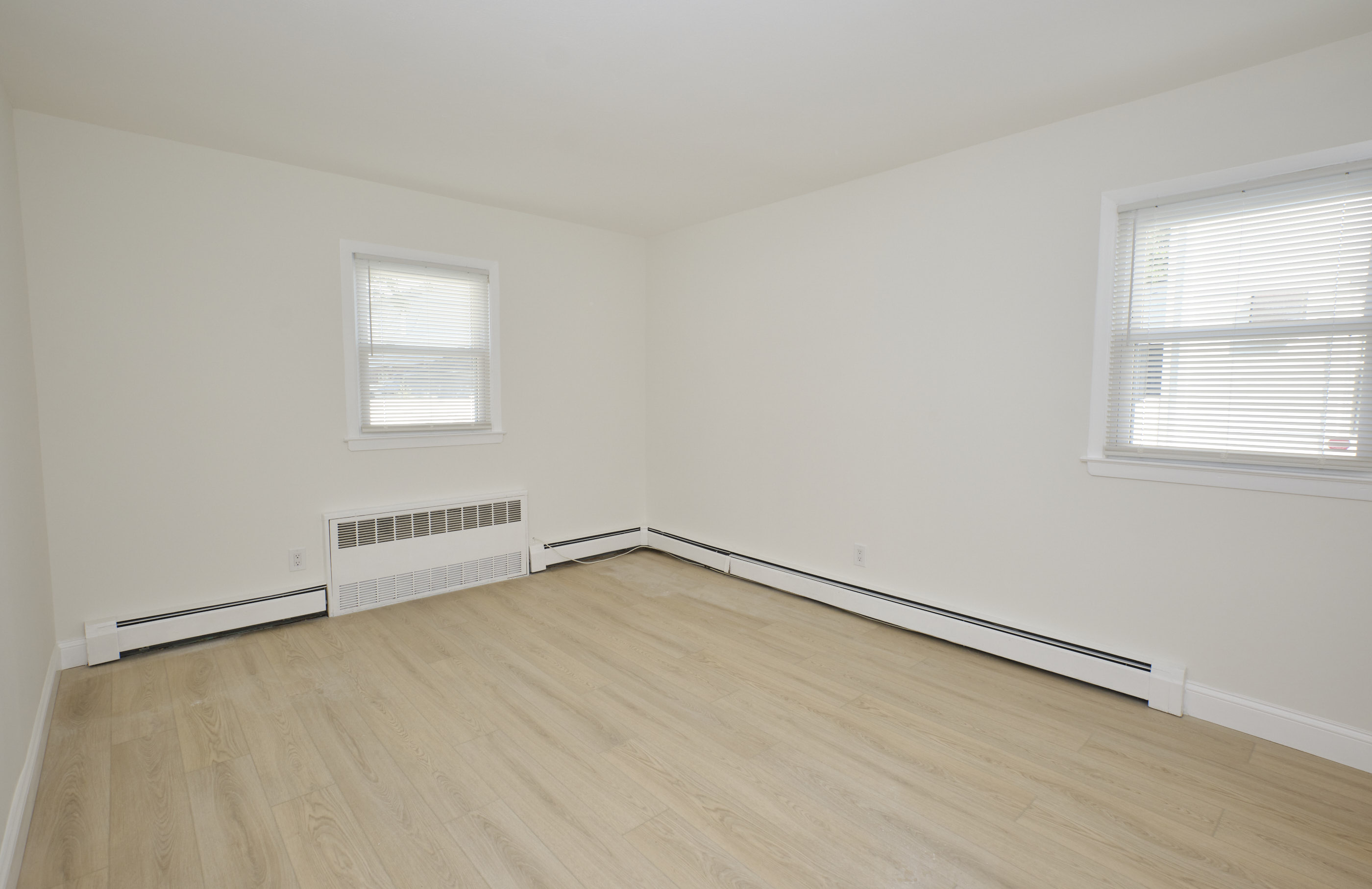 Elmont, New York, 11003, United States, 5 Bedrooms Bedrooms, ,2 BathroomsBathrooms,Residential,For Sale,1981146