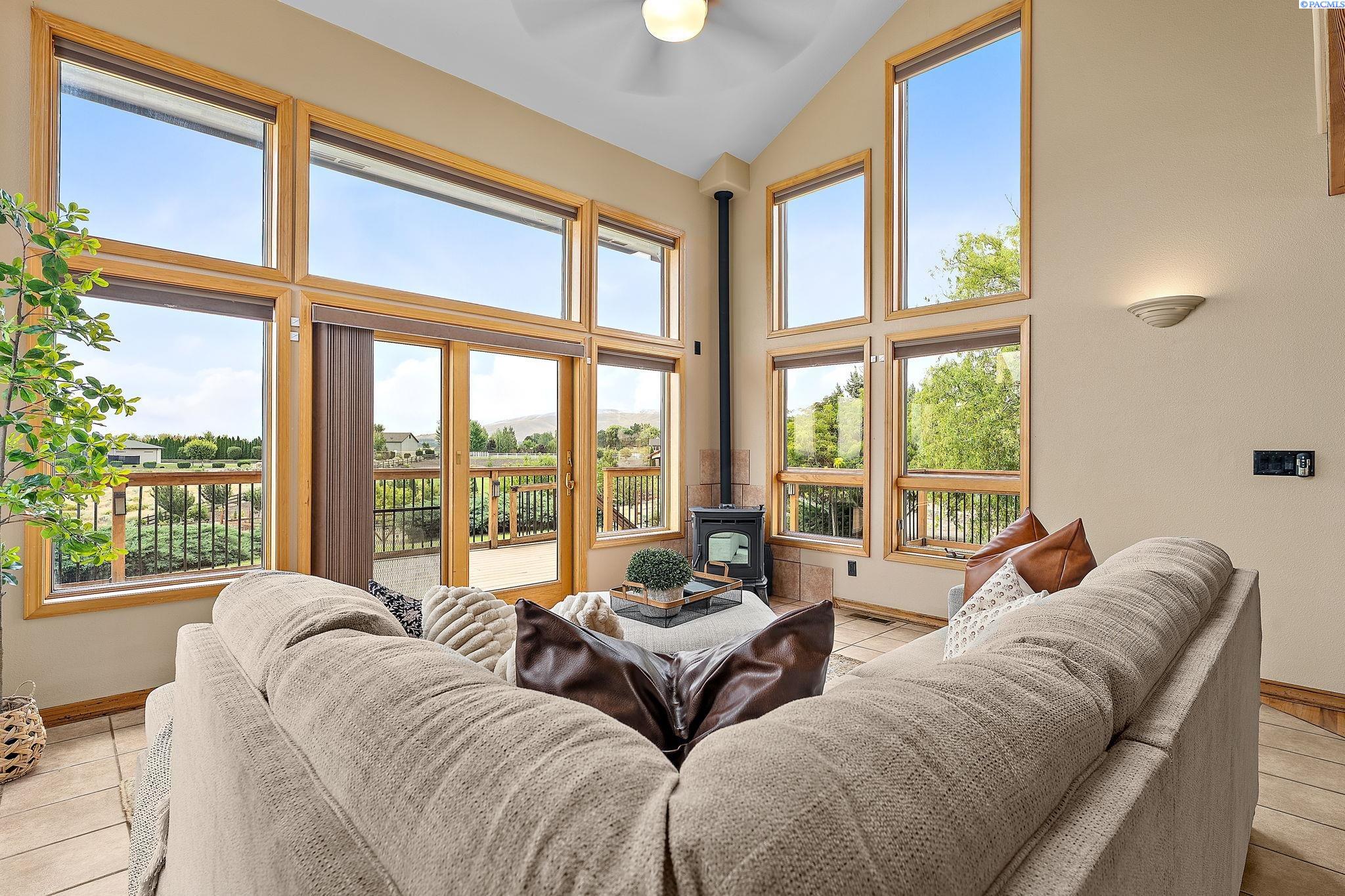 West Richland, Washington, 99353, United States, 5 Bedrooms Bedrooms, ,3 BathroomsBathrooms,Residential,For Sale,1906859