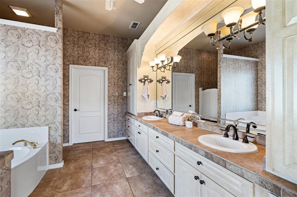 Granbury, Texas, 76049, United States, 3 Bedrooms Bedrooms, ,3 BathroomsBathrooms,Residential,For Sale,1816567