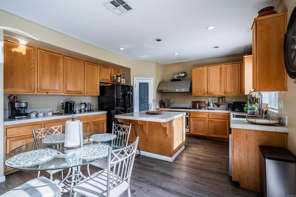 Hemet, California, 92545, United States, 5 Bedrooms Bedrooms, ,3 BathroomsBathrooms,Residential,For Sale,1877252