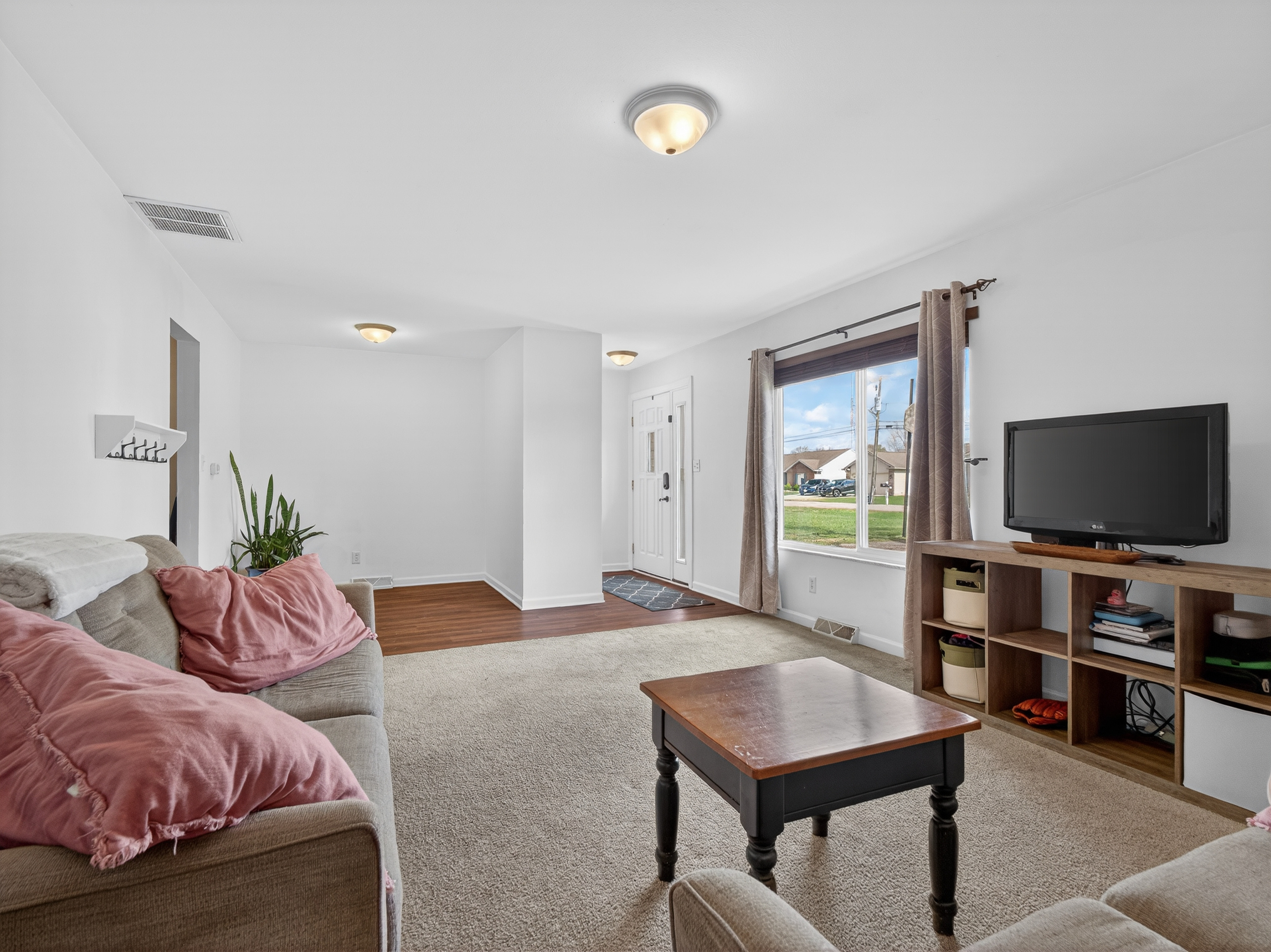  Unique Ranch on Large Lot - 物件實景