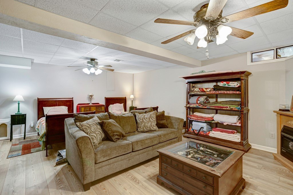 Hiawassee, Georgia, 30546, United States, 2 Bedrooms Bedrooms, ,3 BathroomsBathrooms,Residential,For Sale,1979579