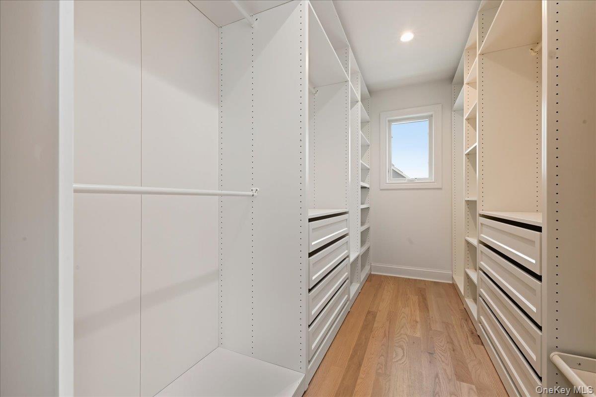 Westbury, New York, 11590, United States, 5 Bedrooms Bedrooms, ,5 BathroomsBathrooms,Residential,For Sale,1991038