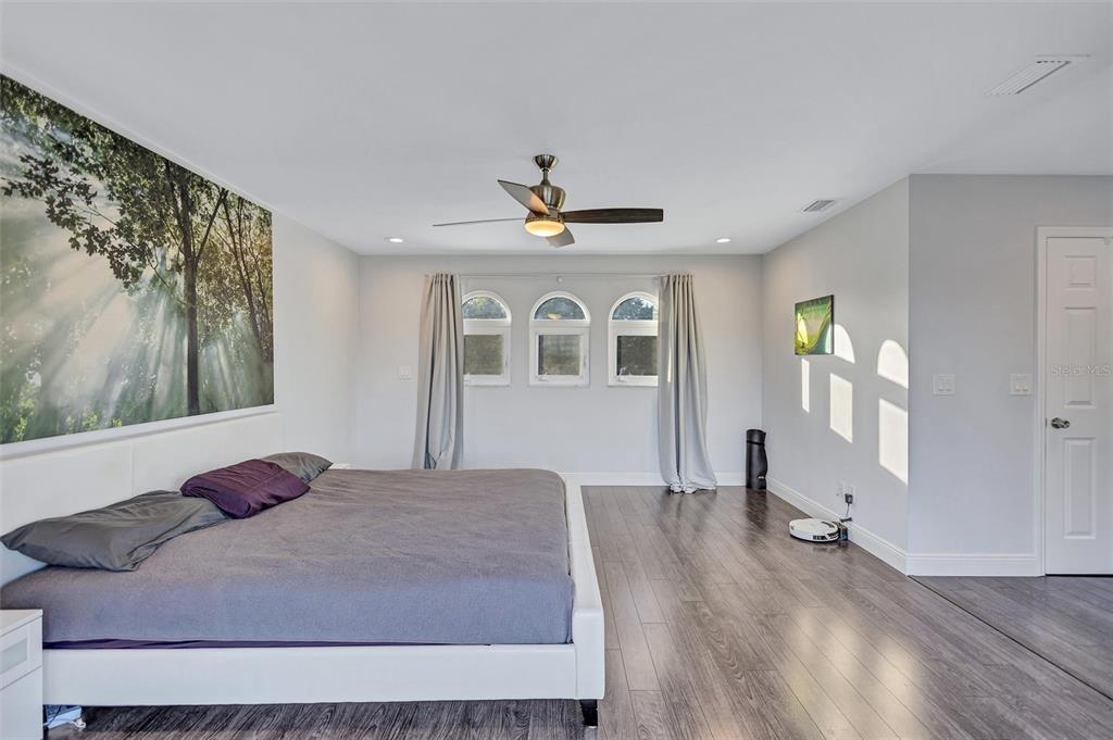 St Petersburg, Florida, 33705, United States, 4 Bedrooms Bedrooms, ,3 BathroomsBathrooms,Residential,For Sale,1991648