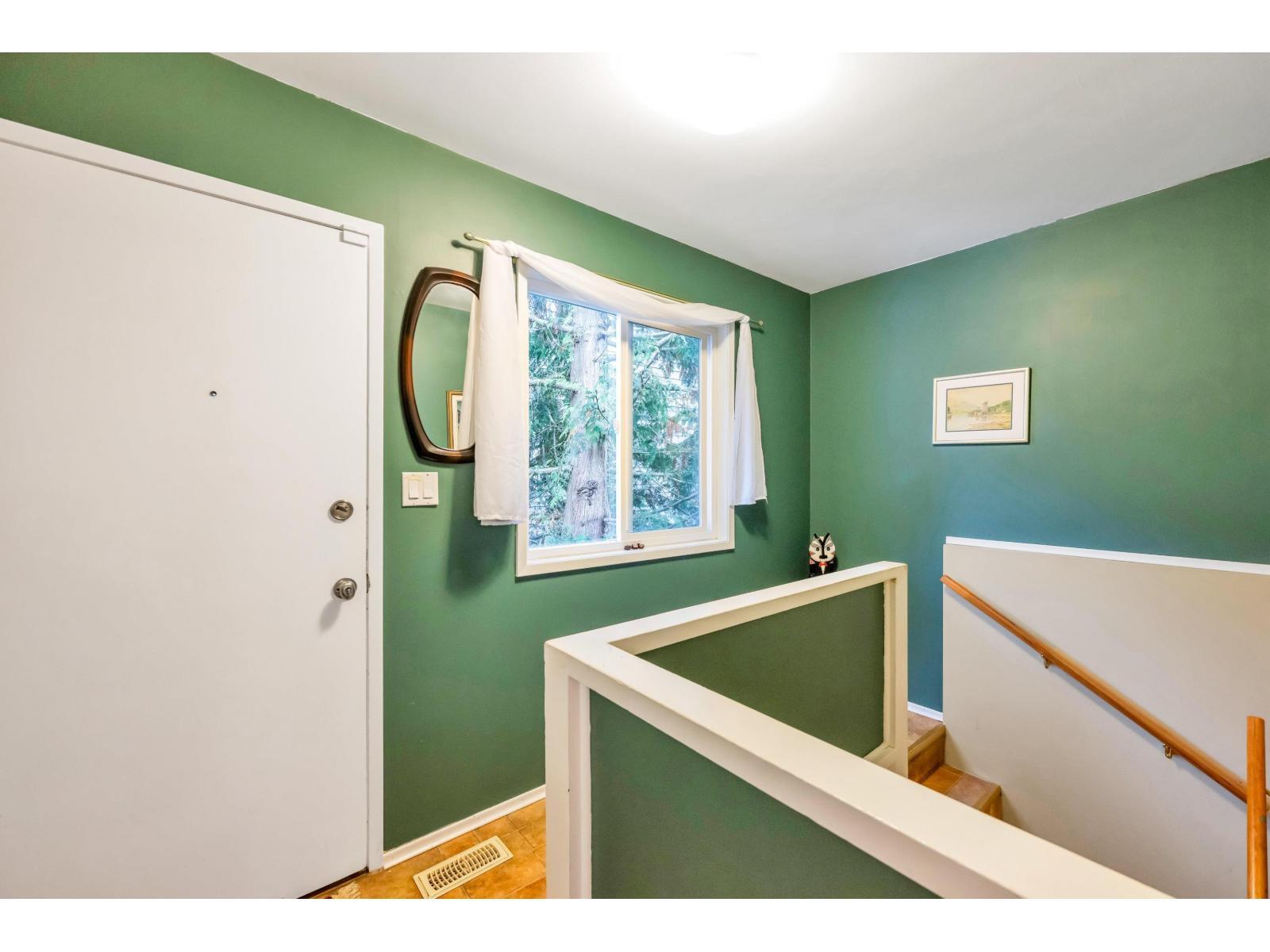 WHITE ROCK, British Columbia, V4B 4T7, CA, 4 Bedrooms Bedrooms, ,2 BathroomsBathrooms,Residential,For Sale,1951469