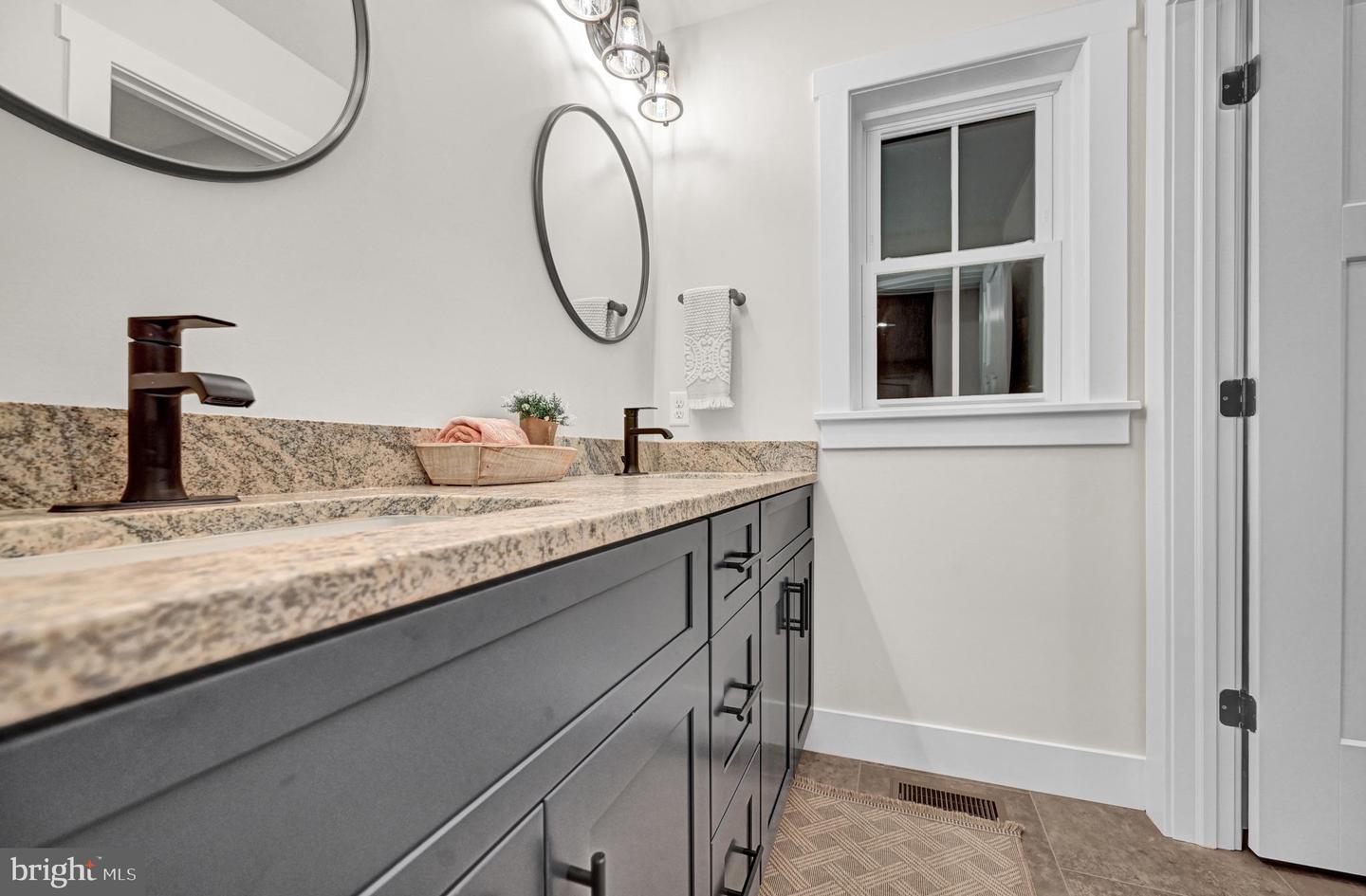 705 Oxford Drive Unit 39, York, Pennsylvania, 17406, United States, 4 Bedrooms Bedrooms, ,5 BathroomsBathrooms,Residential,For Sale,705 Oxford Drive Unit 39,1628330