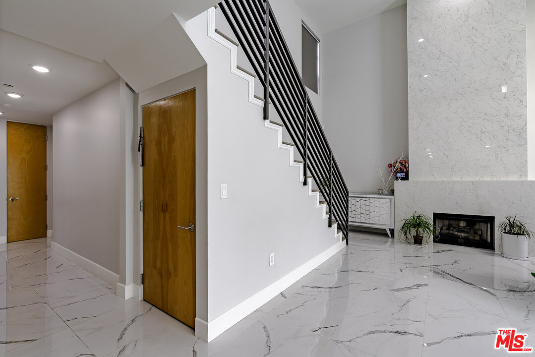 Los Angeles, California, 90010, United States, 3 Bedrooms Bedrooms, ,3 BathroomsBathrooms,Residential,For Sale,1992003