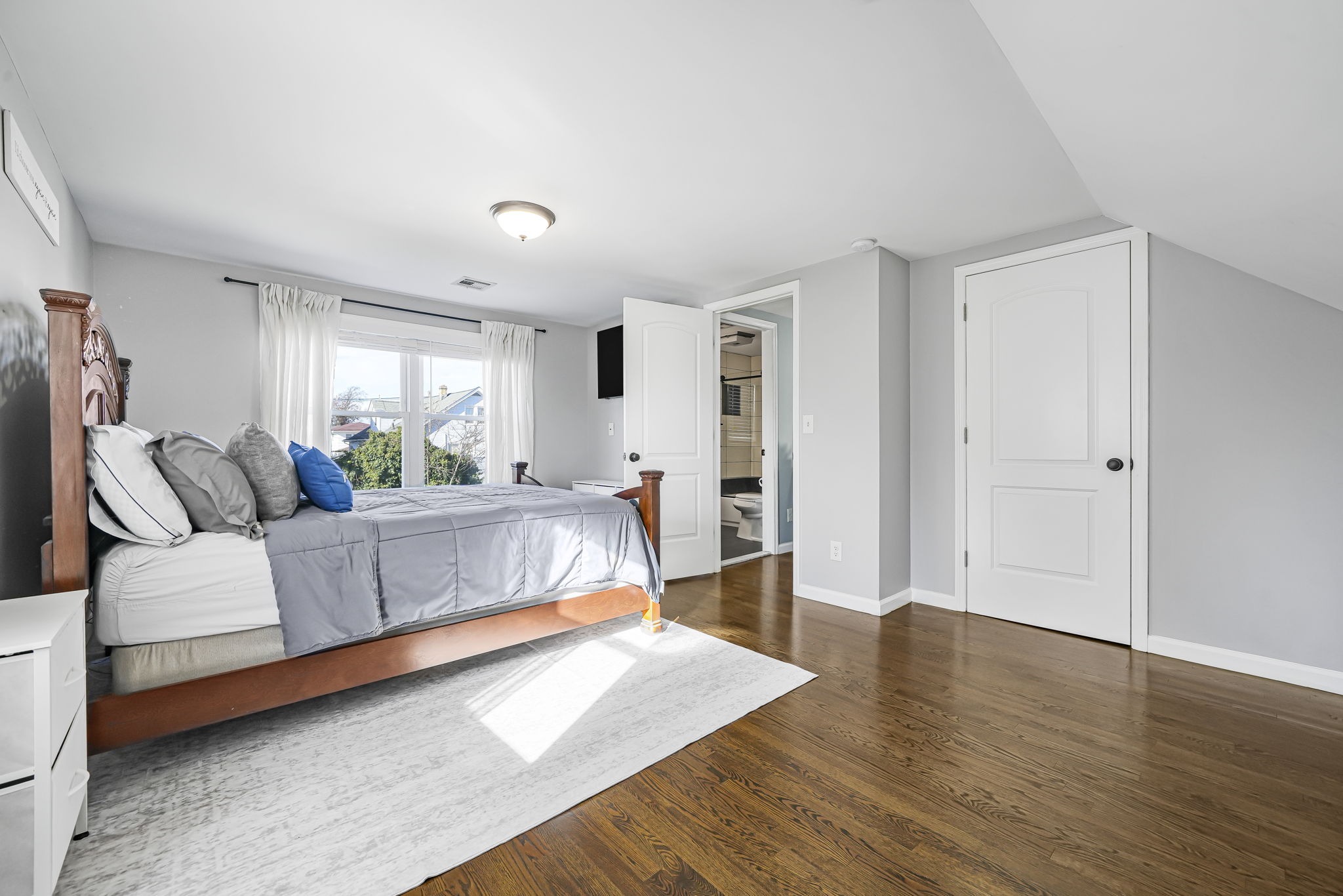 Union, New Jersey, 07073, United States, 3 Bedrooms Bedrooms, ,2 BathroomsBathrooms,Residential,For Sale,2012032