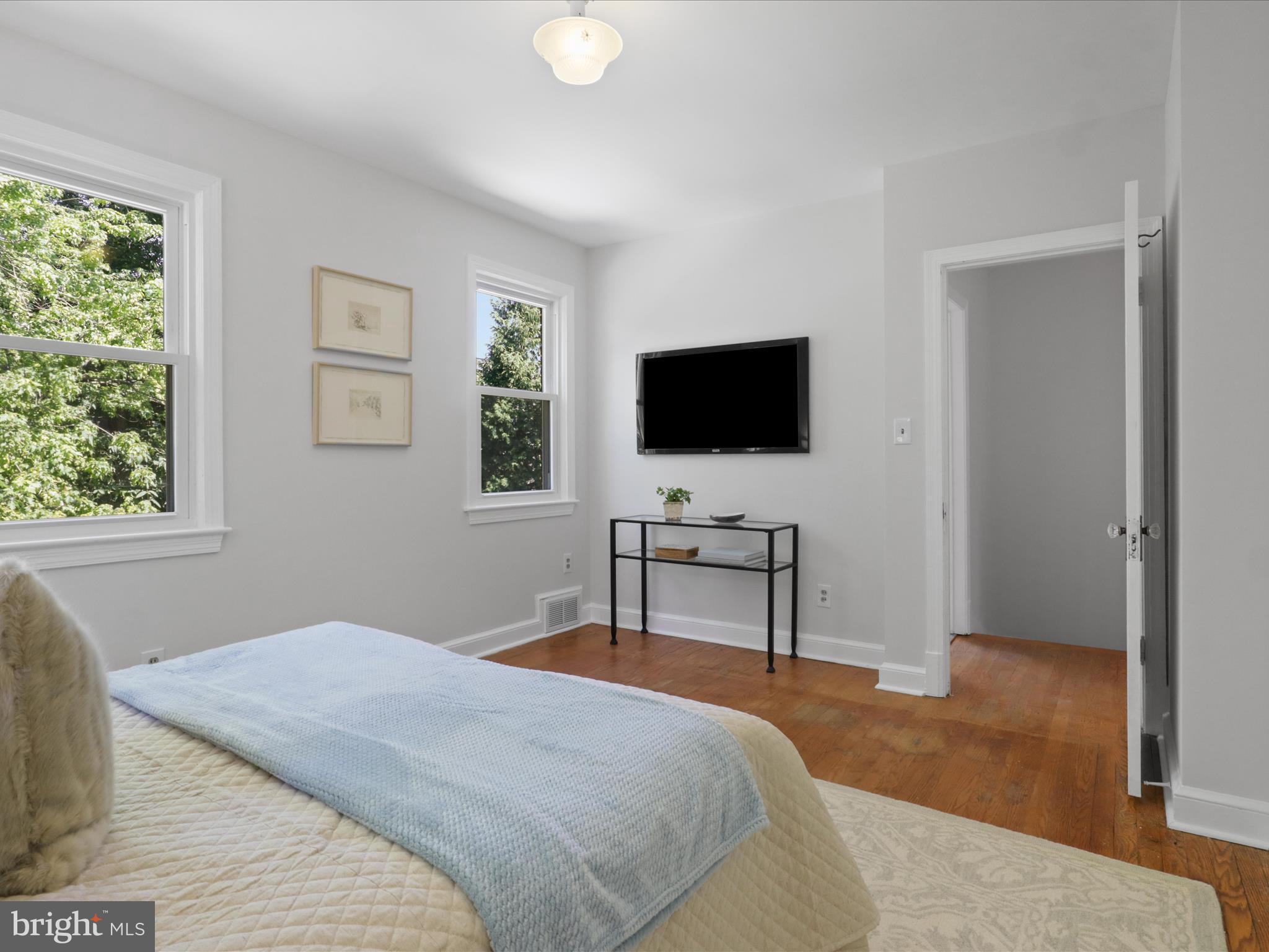 Arlington, Virginia, 22207, United States, 3 Bedrooms Bedrooms, ,3 BathroomsBathrooms,Residential,For Sale,1979007