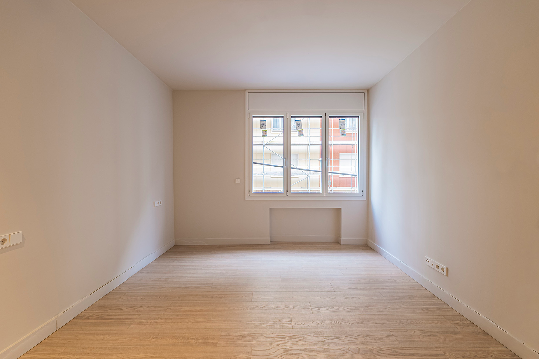  Fantastic renovated flat with large garden at the living room level - 物件實景