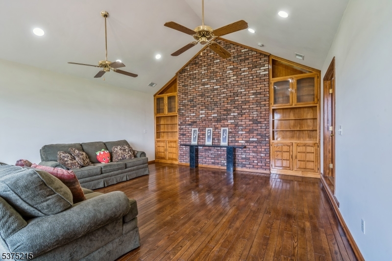 Raritan Twp., New Jersey, 08822, United States, 5 Bedrooms Bedrooms, ,3 BathroomsBathrooms,Residential,For Sale,1908572
