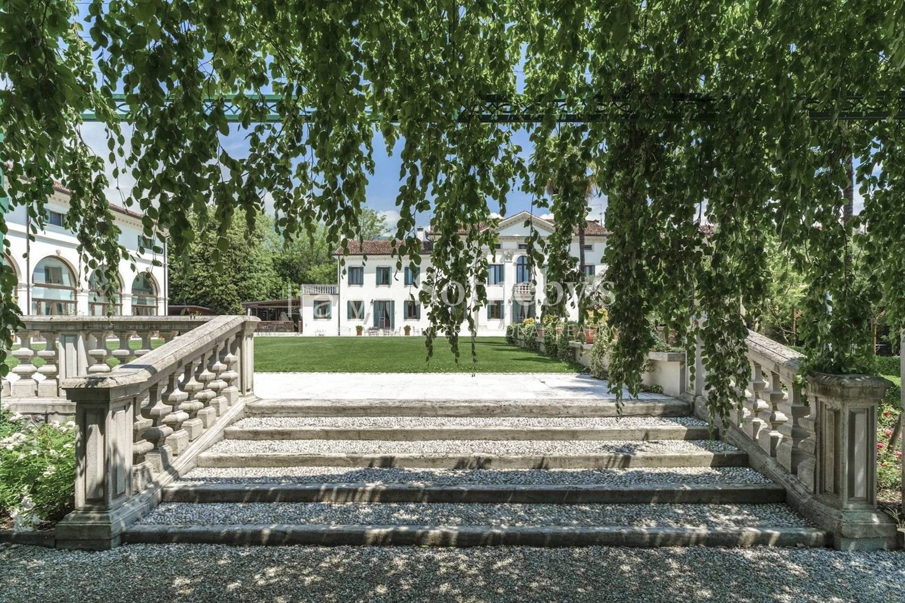  Renovated neoclassical villa with outbuildings, park and swimming pool - 物件實景