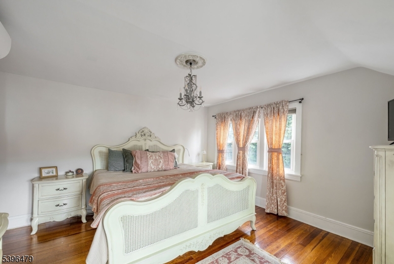 West Milford Twp., New Jersey, 07421, United States, 4 Bedrooms Bedrooms, ,3 BathroomsBathrooms,Residential,For Sale,1992089