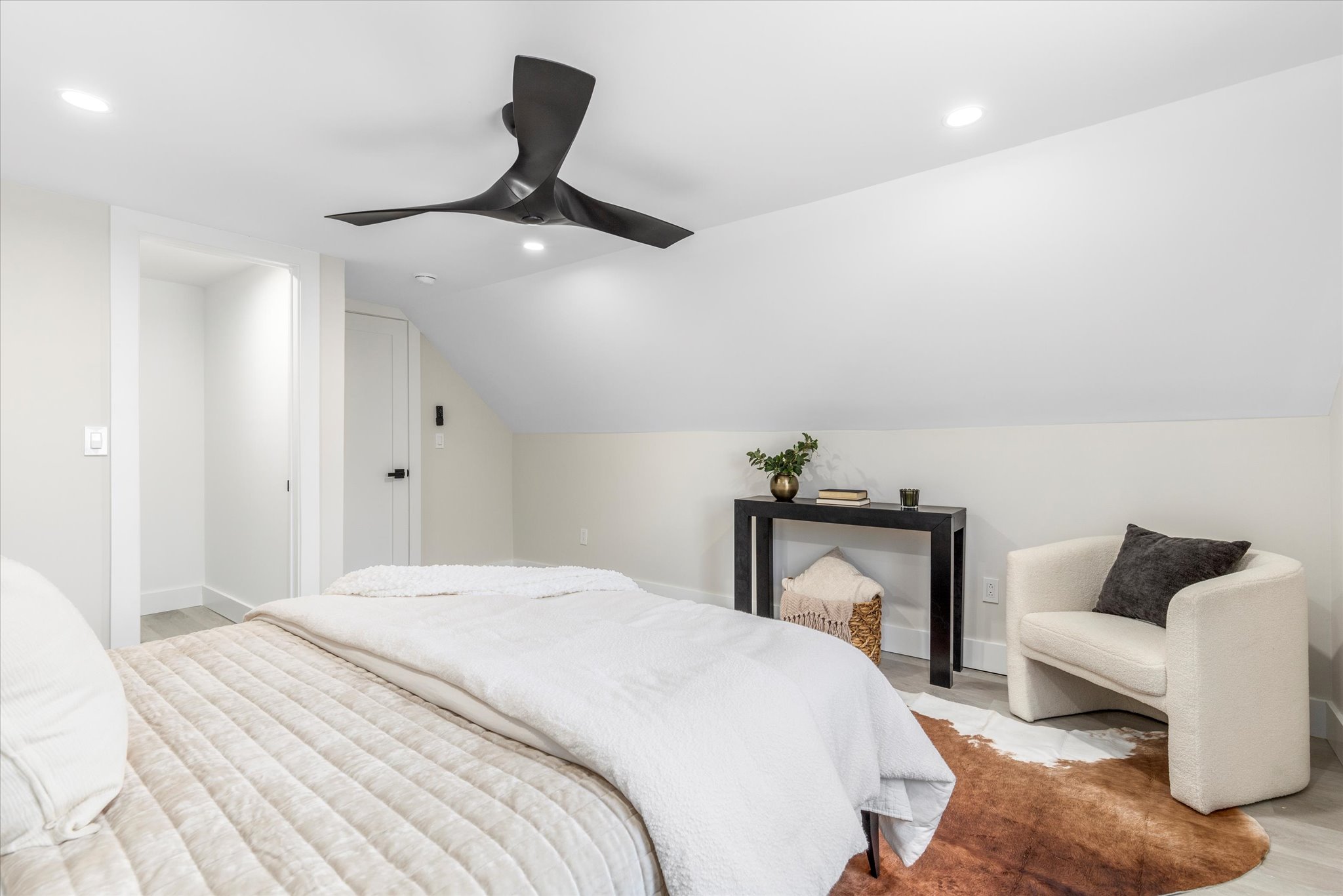 Clifton, New Jersey, 07014, United States, 4 Bedrooms Bedrooms, ,2 BathroomsBathrooms,Residential,For Sale,2005984