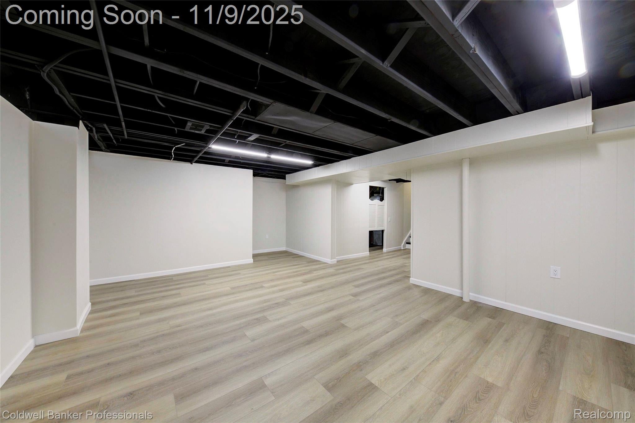 Troy, Michigan, 48085, United States, 4 Bedrooms Bedrooms, ,2 BathroomsBathrooms,Residential,For Sale,1989080