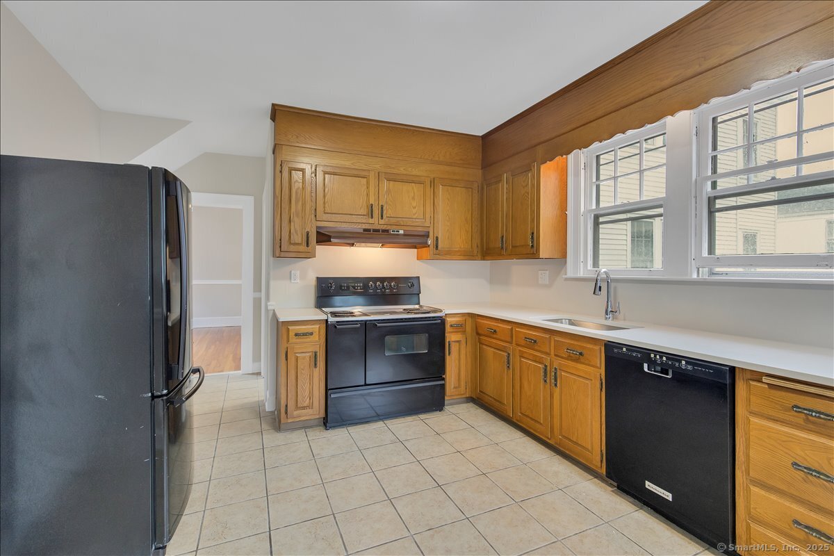 Wethersfield, Connecticut, 06109, United States, 6 Bedrooms Bedrooms, ,3 BathroomsBathrooms,Residential,For Sale,2007833