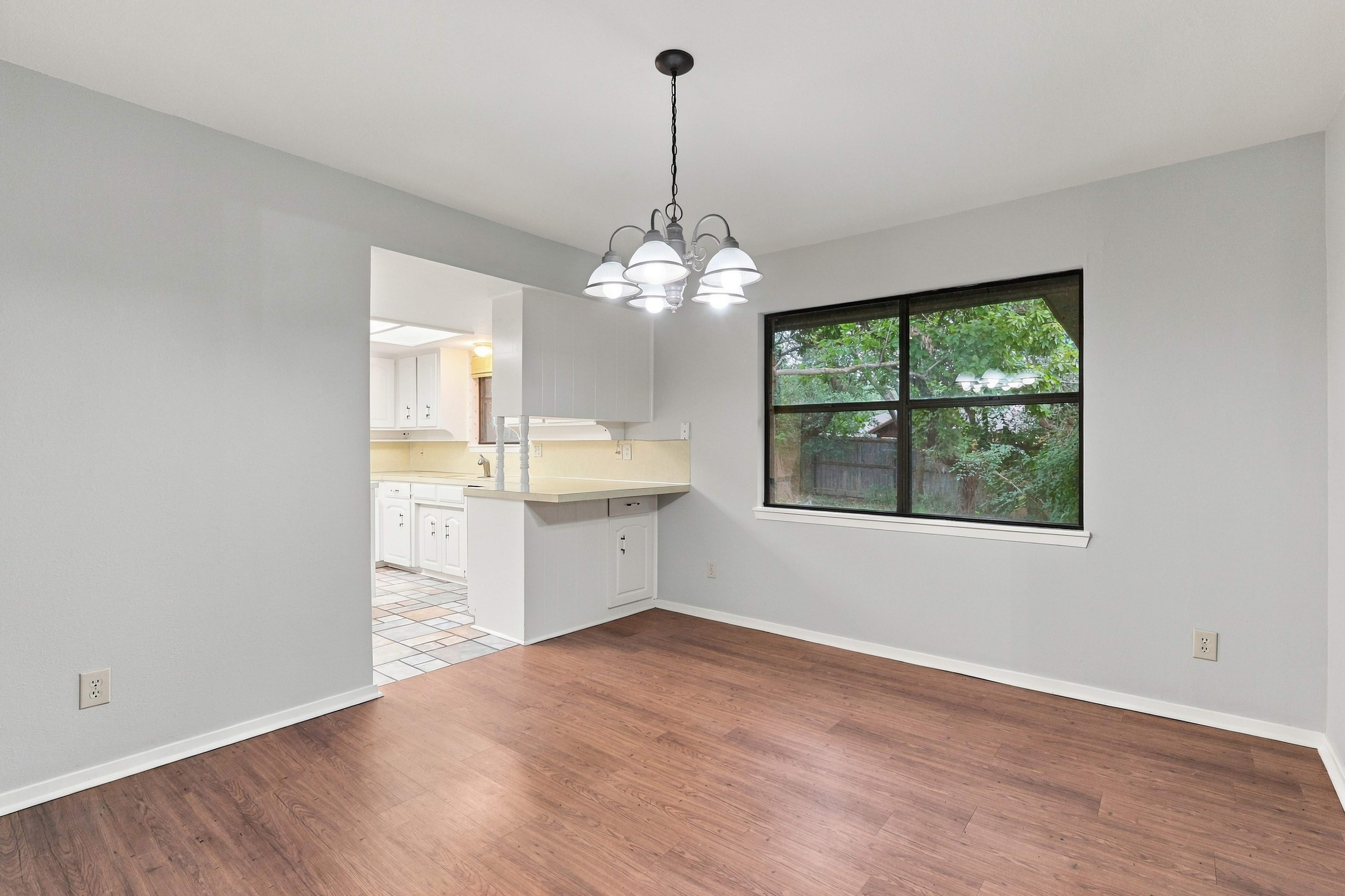  Spacious Living on .33 Acres - 物件實景