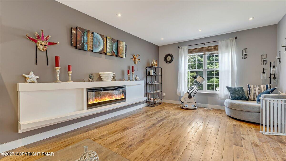 East Stroudsburg, Pennsylvania, 18302, United States, 5 Bedrooms Bedrooms, ,4 BathroomsBathrooms,Residential,For Sale,1980579