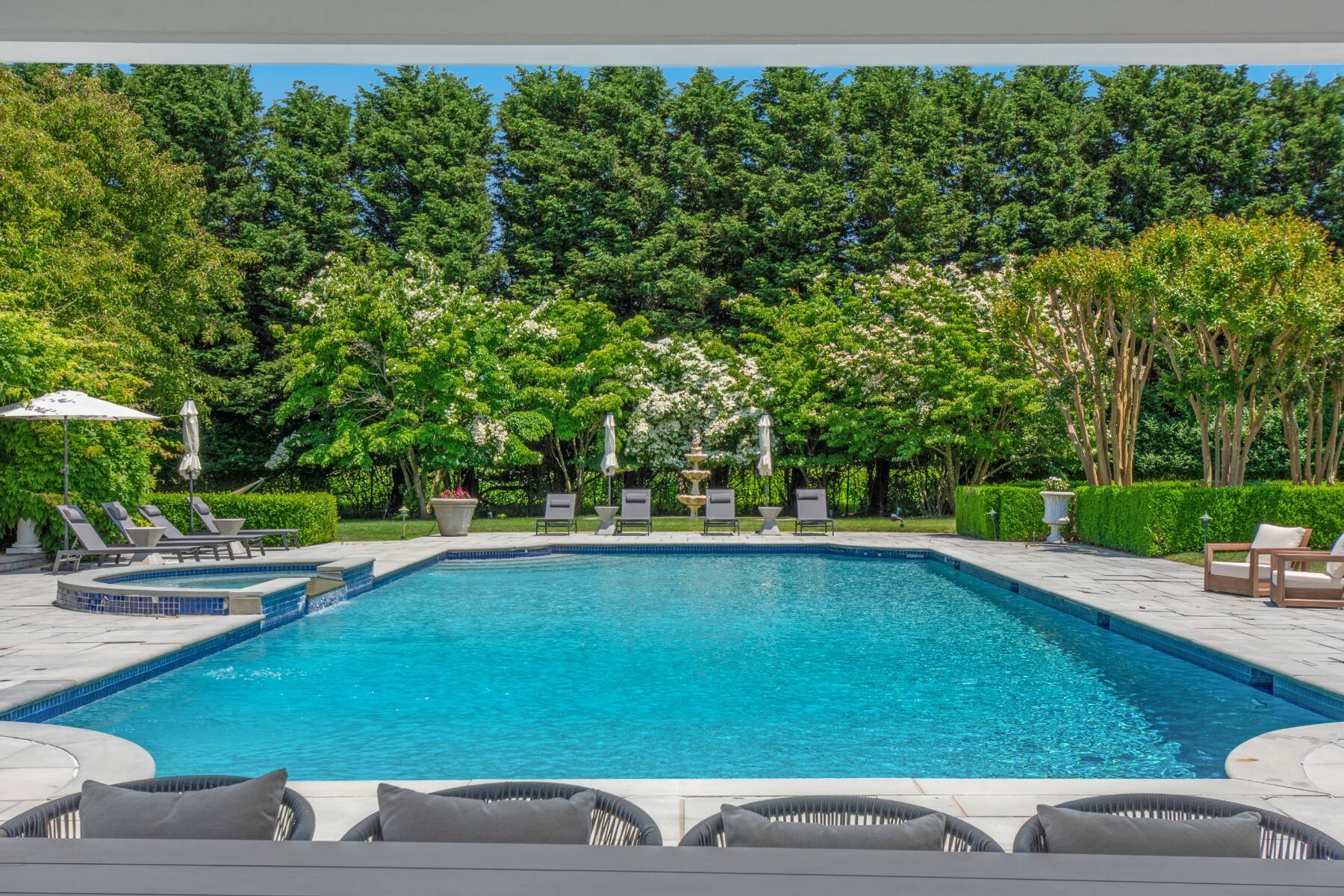  2-Acre SHV Compound, Fully Furnished, w/ Guest & Pool House - 物件實景