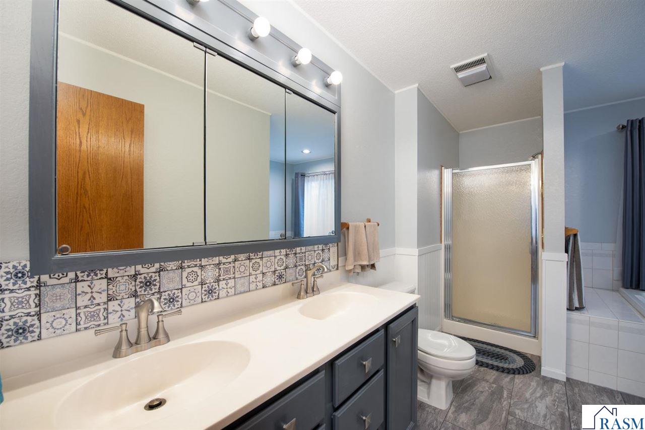 North Mankato, Minnesota, 56003, United States, 5 Bedrooms Bedrooms, ,3 BathroomsBathrooms,Residential,For Sale,1998081