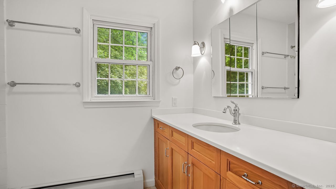 Easton, Connecticut, 06612, United States, 4 Bedrooms Bedrooms, ,4 BathroomsBathrooms,Residential,For Sale,1895469
