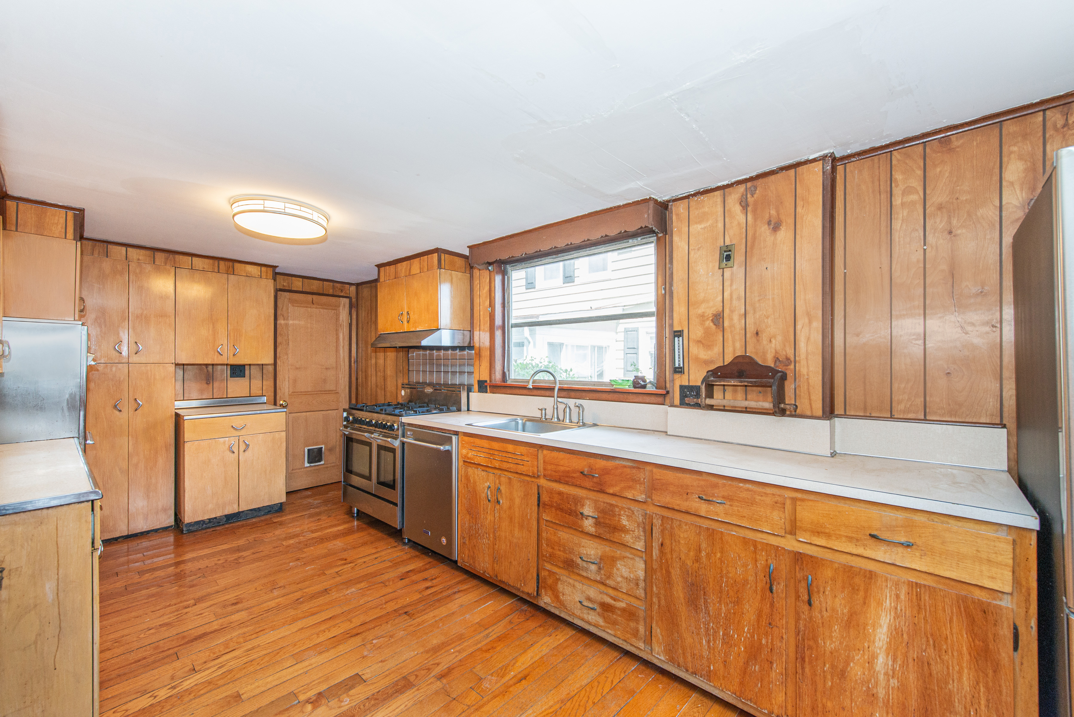 Nutley, New Jersey, 07110, United States, 3 Bedrooms Bedrooms, ,2 BathroomsBathrooms,Residential,For Sale,1935440