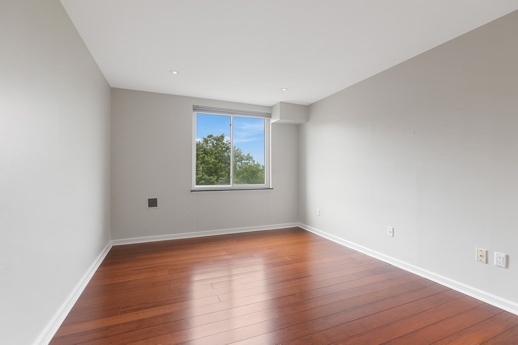 Cambridge, Massachusetts, 02139, United States, 2 Bedrooms Bedrooms, ,2 BathroomsBathrooms,Residential,For Sale,1939557