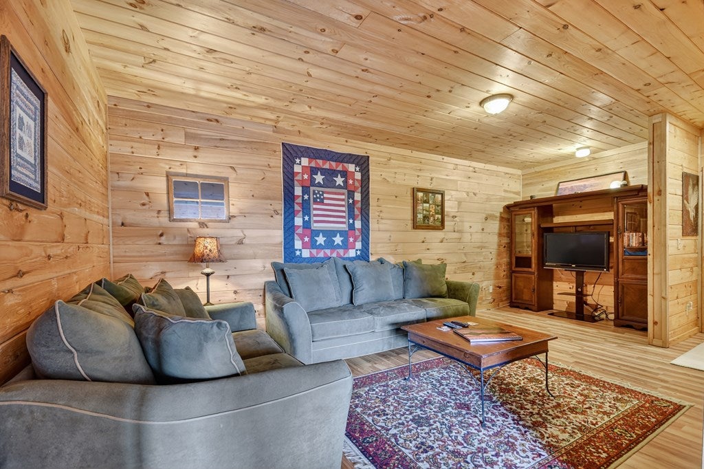 Blue Ridge, Georgia, 30513, United States, 3 Bedrooms Bedrooms, ,3 BathroomsBathrooms,Residential,For Sale,1965953