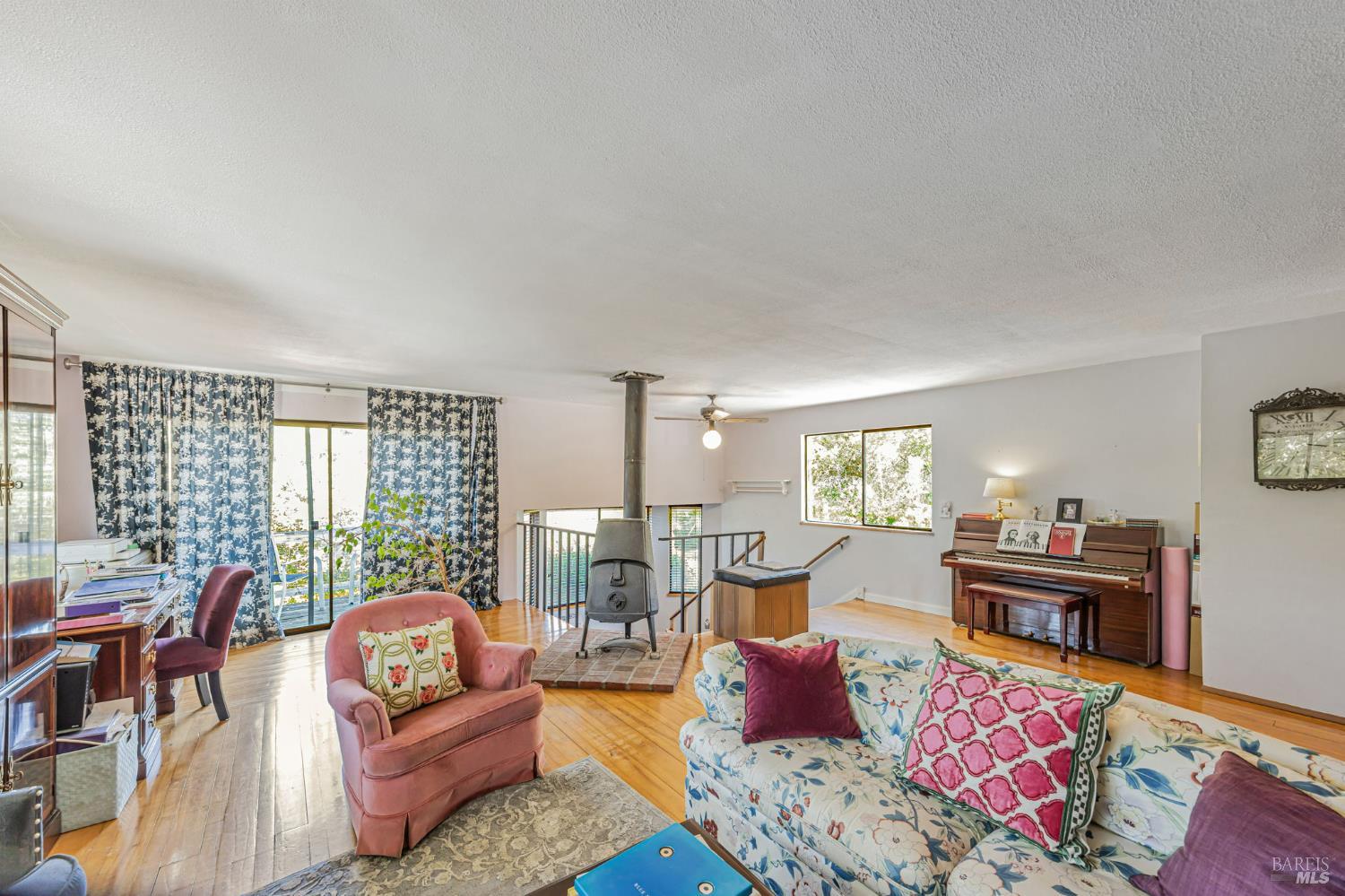 Sebastopol, California, 95472, United States, 3 Bedrooms Bedrooms, ,3 BathroomsBathrooms,Residential,For Sale,1903540