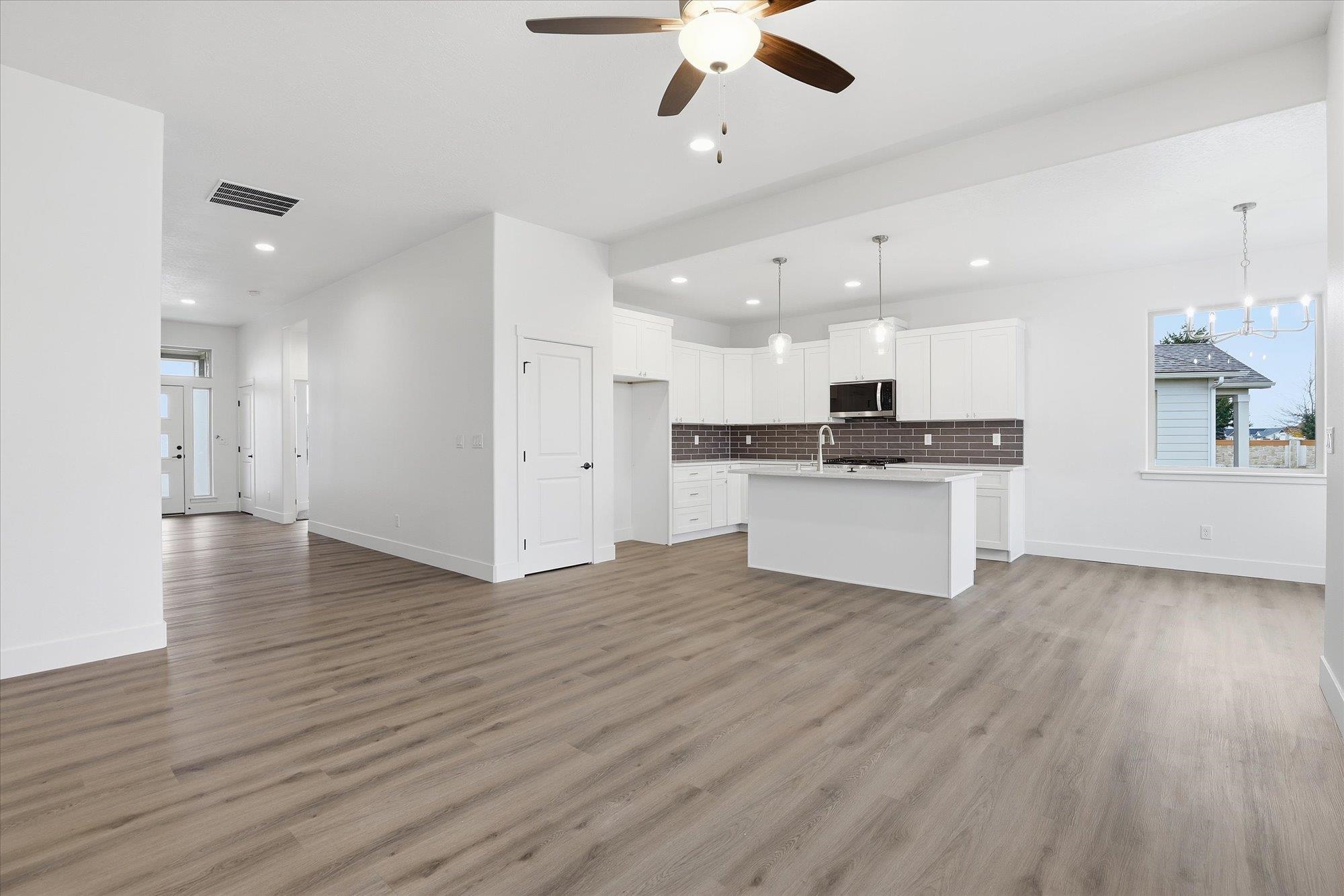 Deer Park, Washington, 99006, United States, 3 Bedrooms Bedrooms, ,2 BathroomsBathrooms,Residential,For Sale,1988069