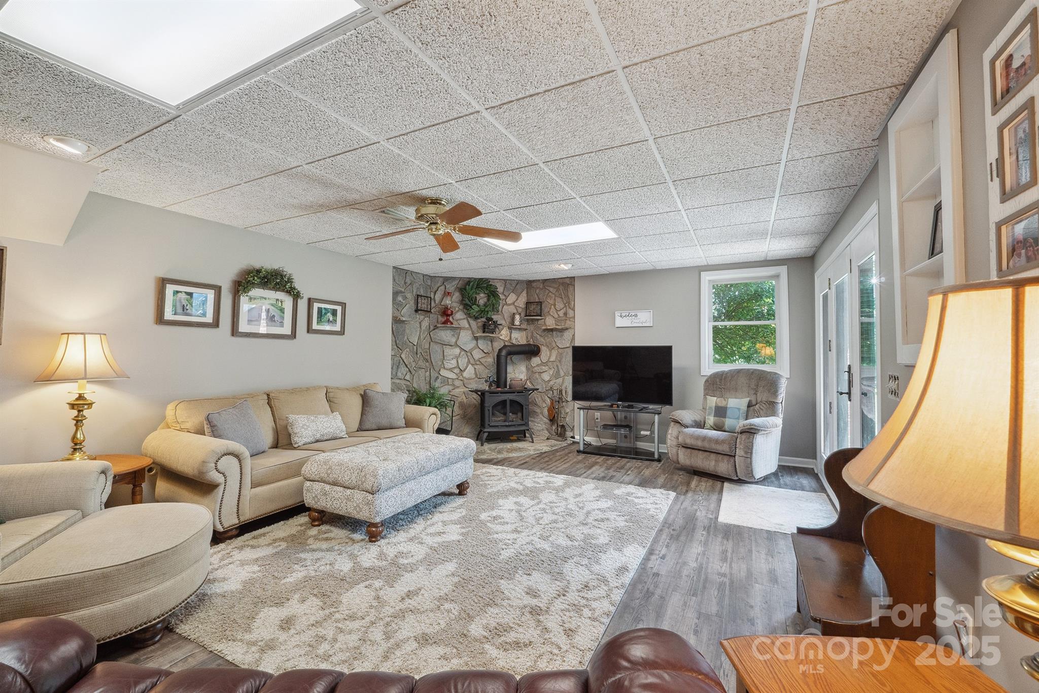 Granite Falls, North Carolina, 28630, United States, 4 Bedrooms Bedrooms, ,4 BathroomsBathrooms,Residential,For Sale,1907172