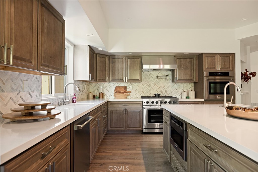 Lake Arrowhead, California, 92352, United States, 4 Bedrooms Bedrooms, ,5 BathroomsBathrooms,Residential,For Sale,1989465