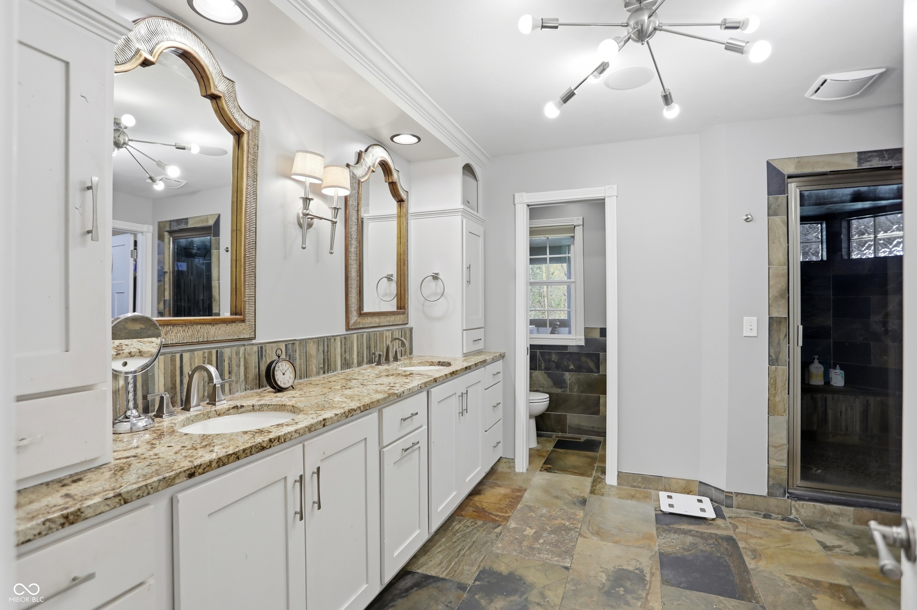 Bargersville, Indiana, 46106, United States, 5 Bedrooms Bedrooms, ,6 BathroomsBathrooms,Residential,For Sale,1992401