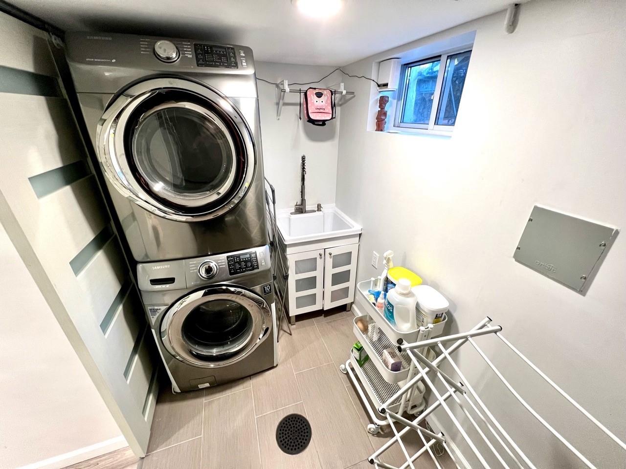 Middle Village, New York, 11379, United States, 3 Bedrooms Bedrooms, ,2 BathroomsBathrooms,Residential,For Sale,2001755