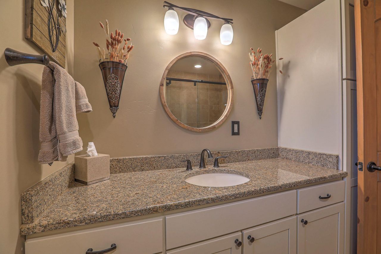 Corrales, New Mexico, 87048, United States, 2 Bedrooms Bedrooms, ,3 BathroomsBathrooms,Residential,For Sale,1838092
