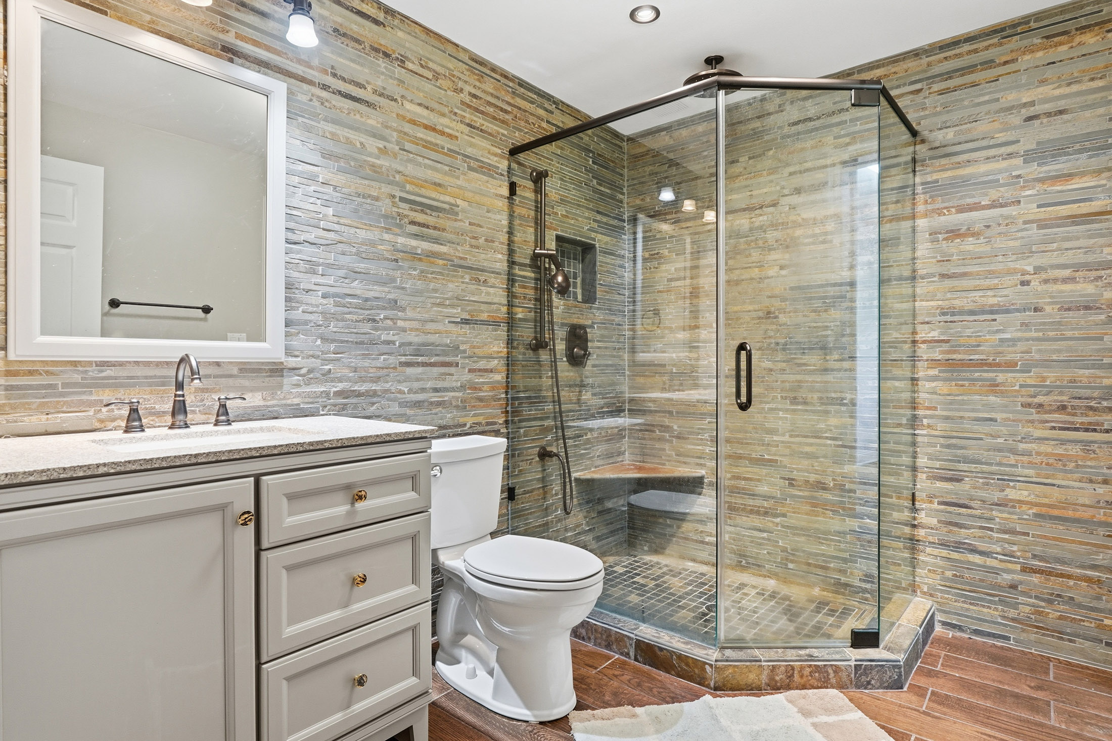  Beautifully Appointed Home in Sought-After Woodmont - 物件實景