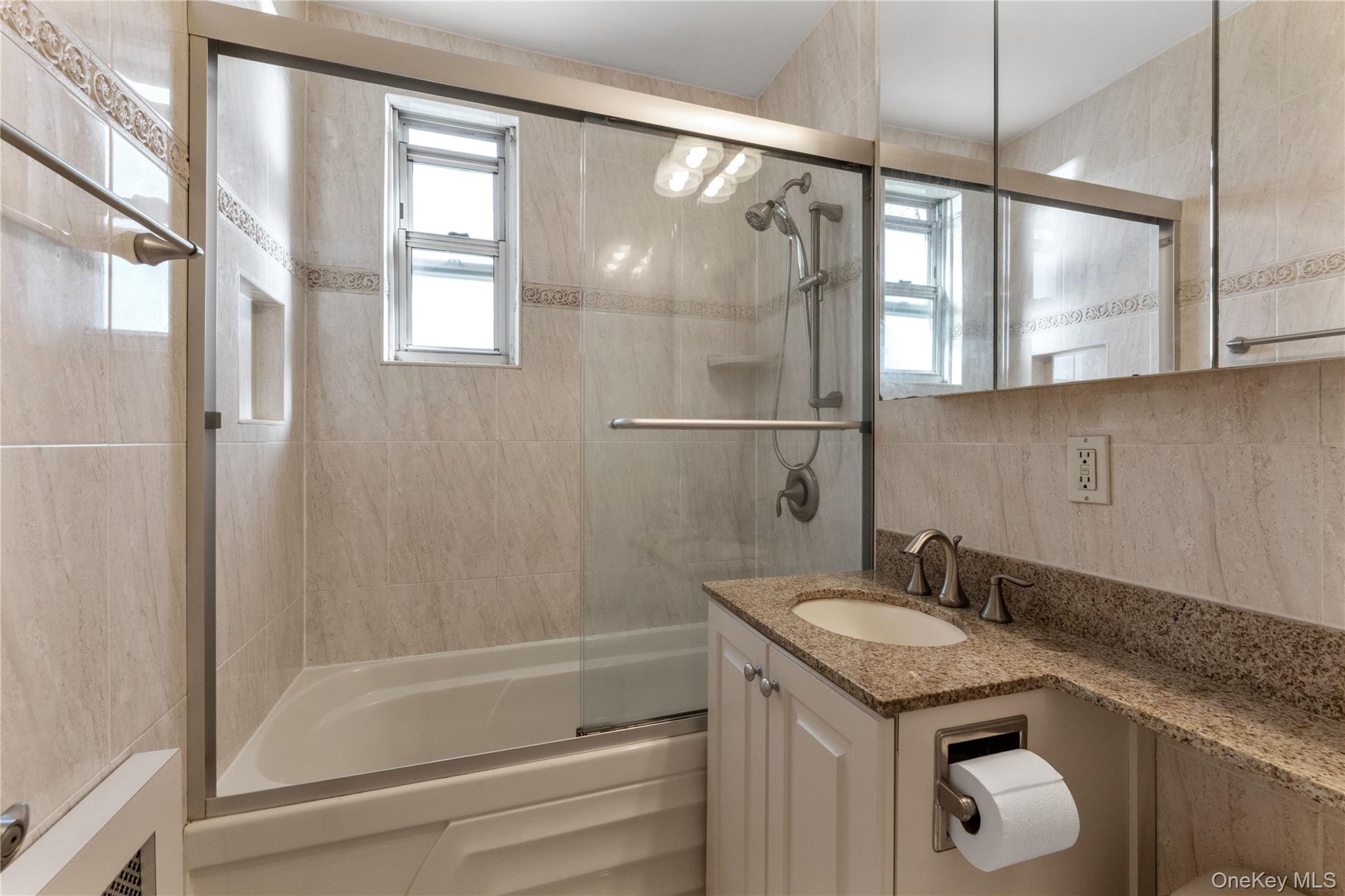  249-31 64th Avenue, Little Neck, NY, 11362 - 物件實景