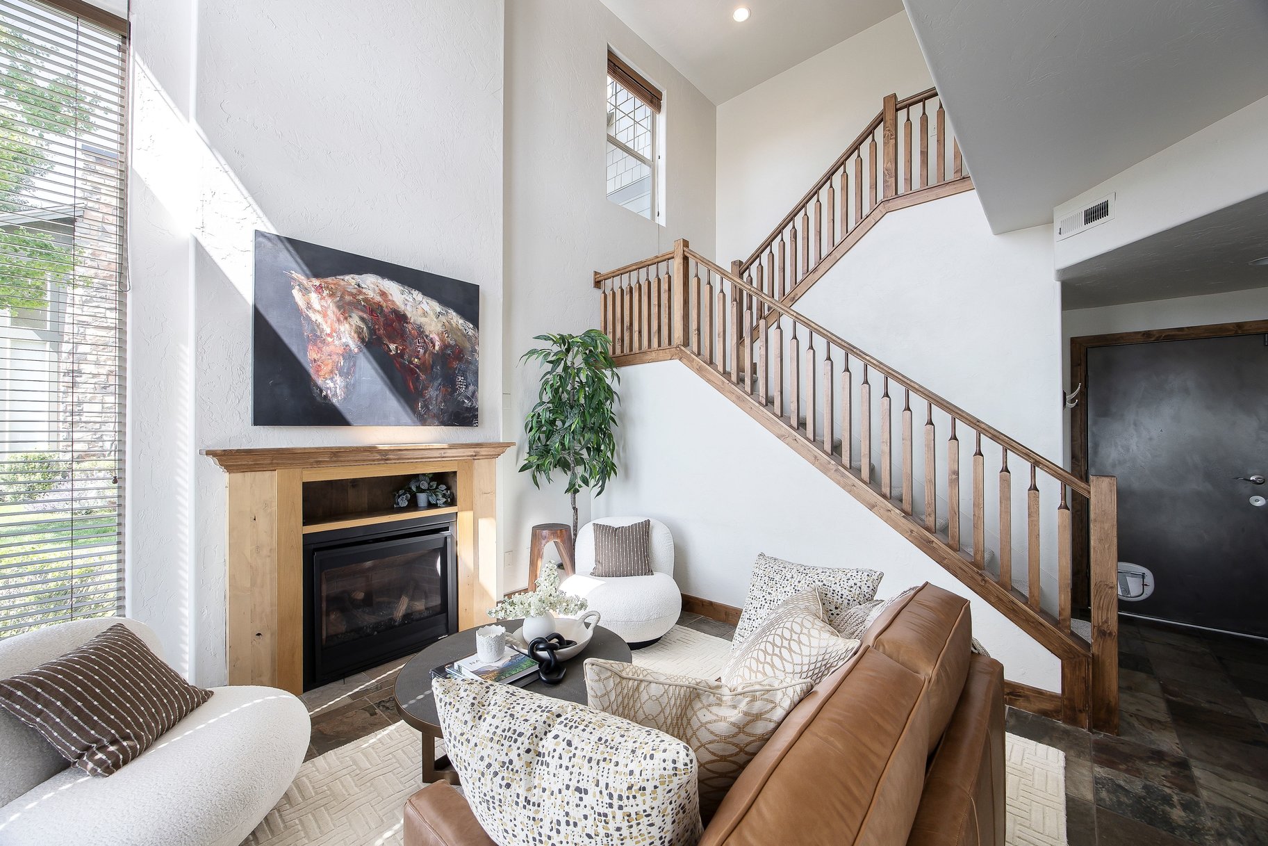  Exceptional Fox Point Townhome with Mountain Views & Prime Location - 物件實景