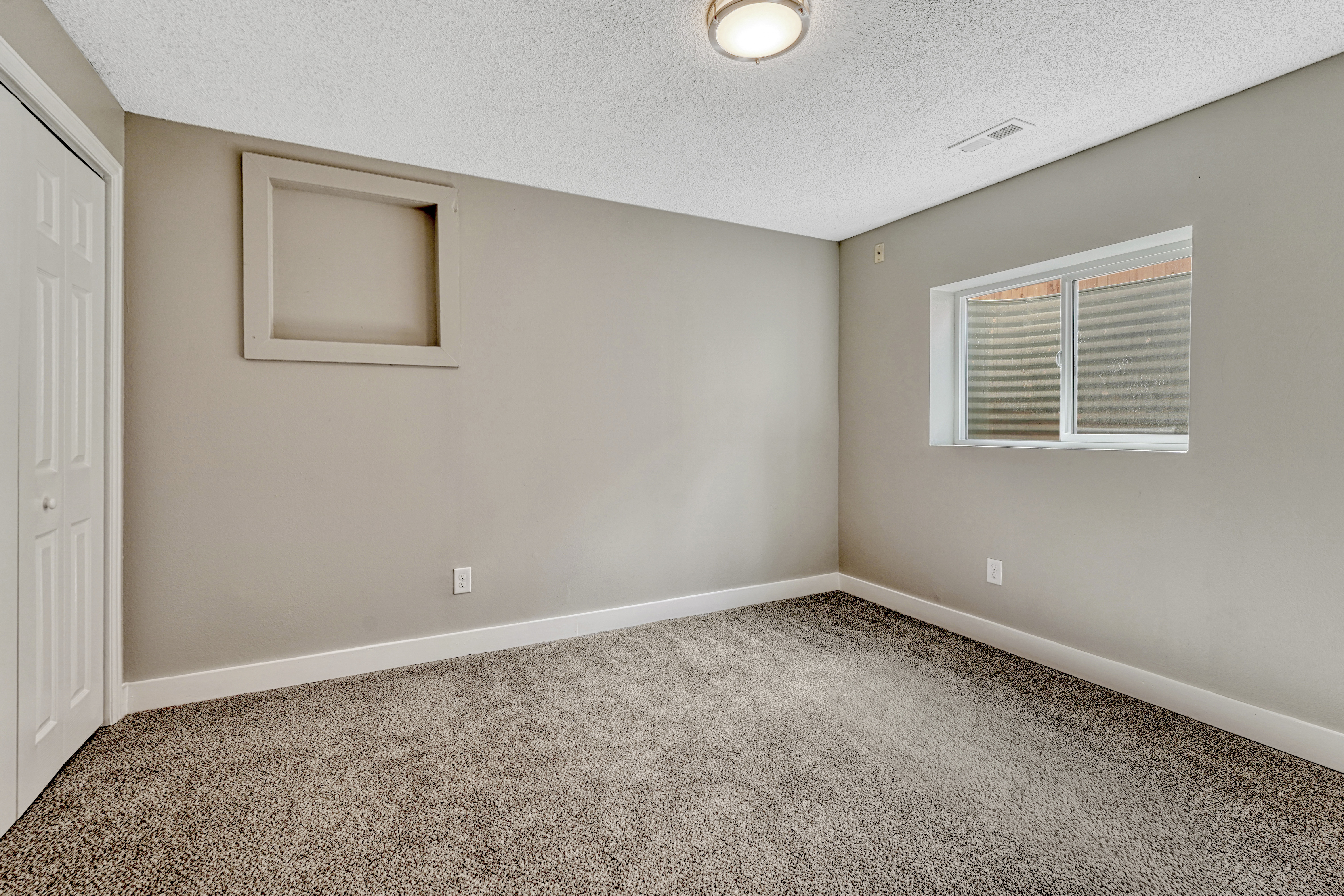  Welcome to This Beautifully Updated Home in Calvert Heights - 物件實景