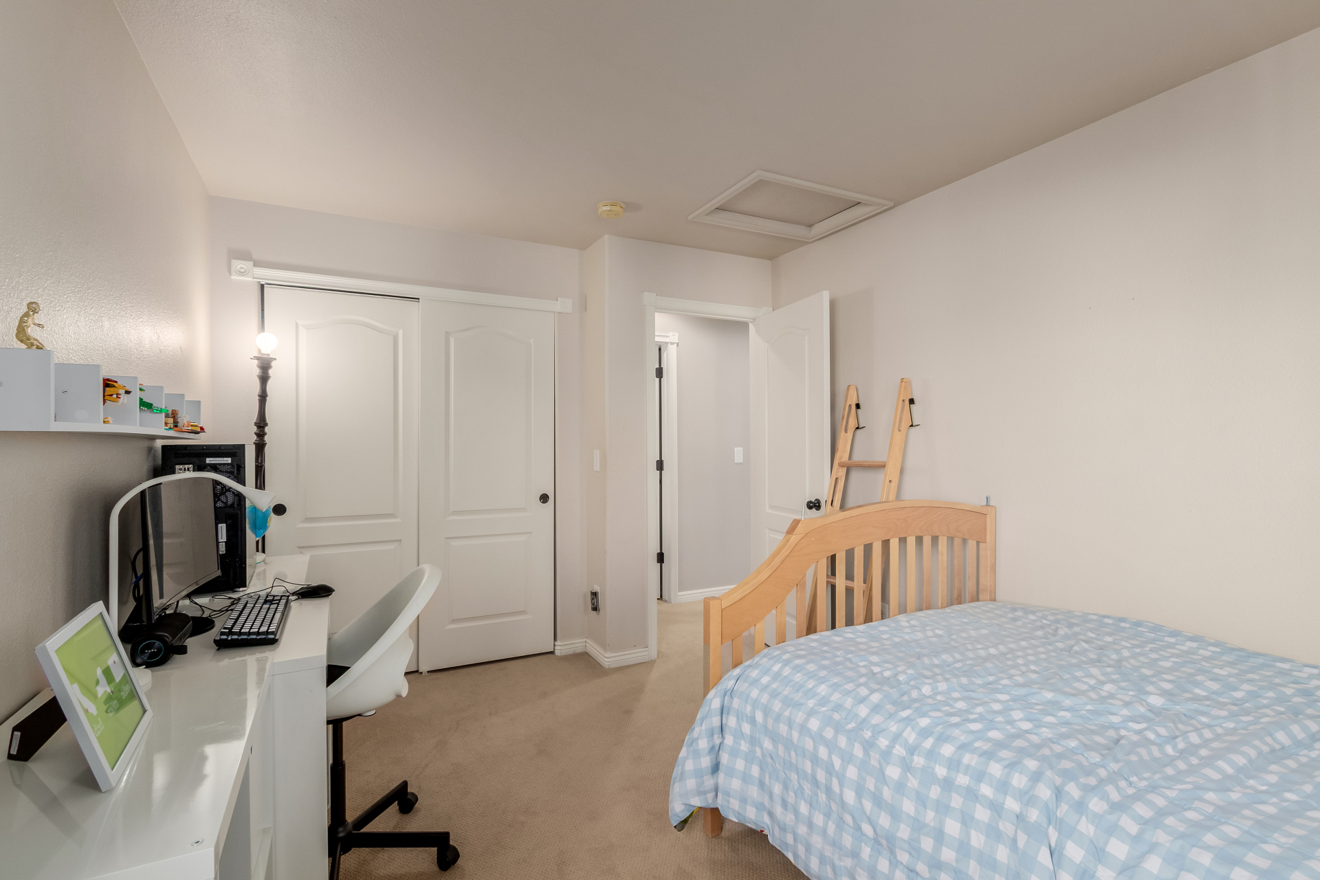 Highlands Ranch, Colorado, 80129, United States, 4 Bedrooms Bedrooms, ,3 BathroomsBathrooms,Residential,For Sale,1987308