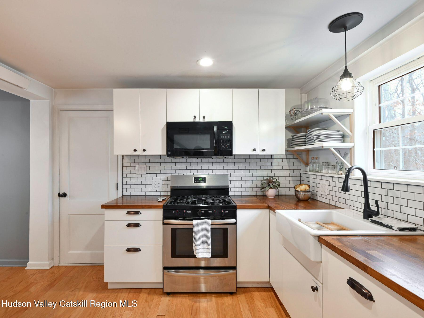 Hunter, New York, 12442, United States, 4 Bedrooms Bedrooms, ,3 BathroomsBathrooms,Residential,For Sale,1874055