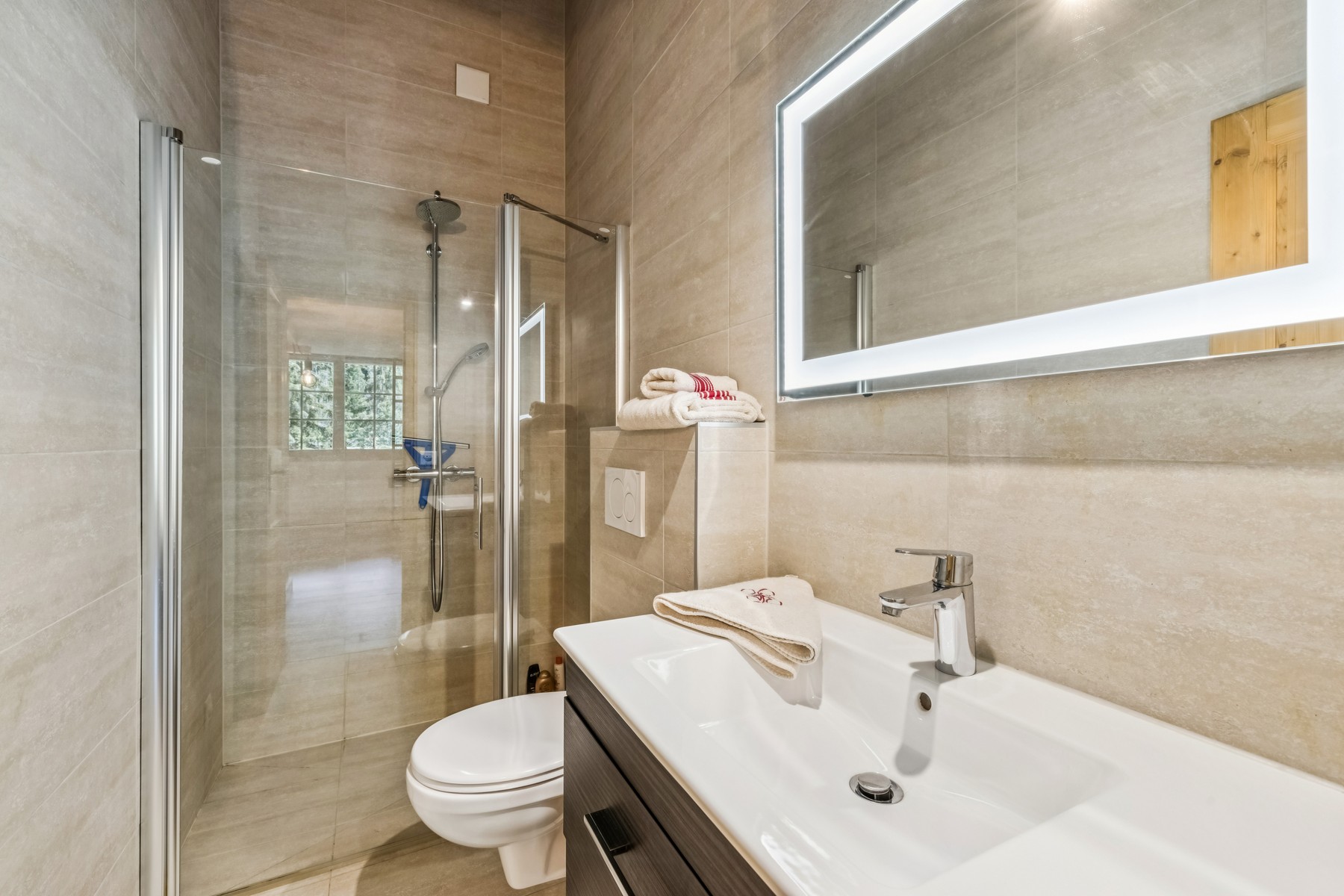  Duplex with breathtaking views—You