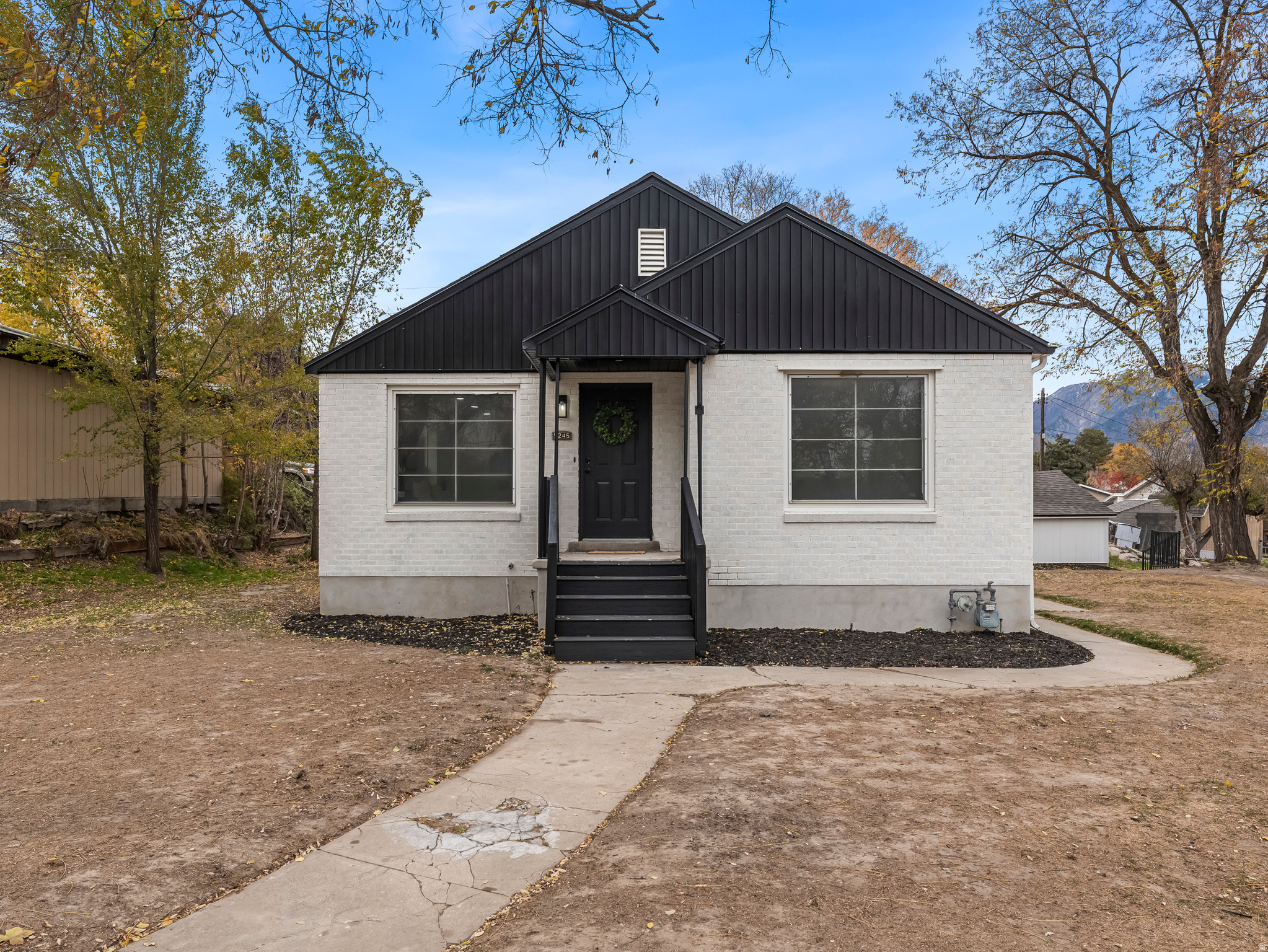 Murray, Utah, 84117, United States, 6 Bedrooms Bedrooms, ,2 BathroomsBathrooms,Residential,For Sale,1989540