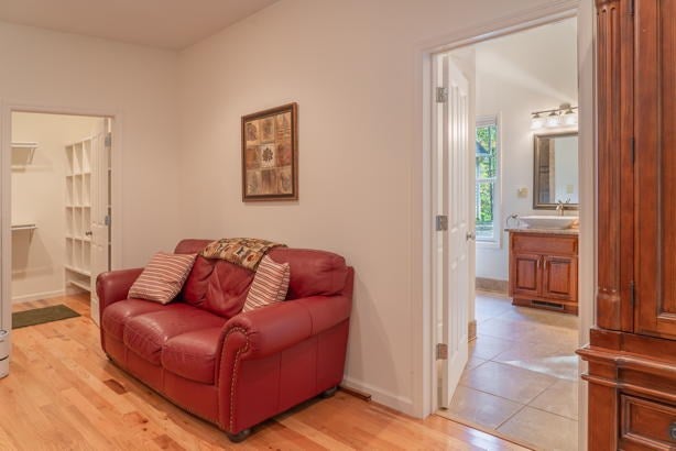 Murphy, North Carolina, 28906, United States, 4 Bedrooms Bedrooms, ,4 BathroomsBathrooms,Residential,For Sale,1989693