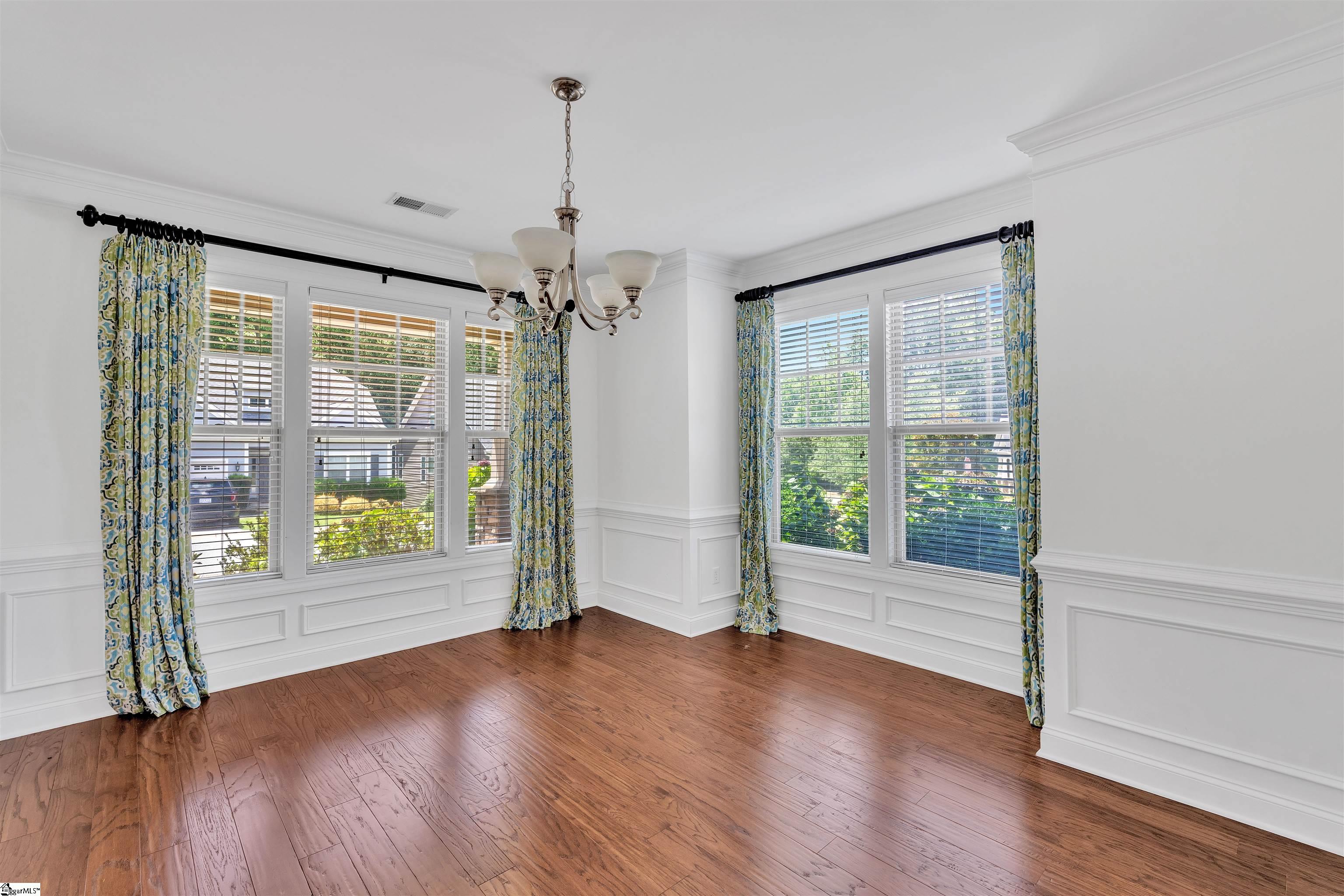 Greenville, South Carolina, 29615, United States, 5 Bedrooms Bedrooms, ,4 BathroomsBathrooms,Residential,For Sale,1827881