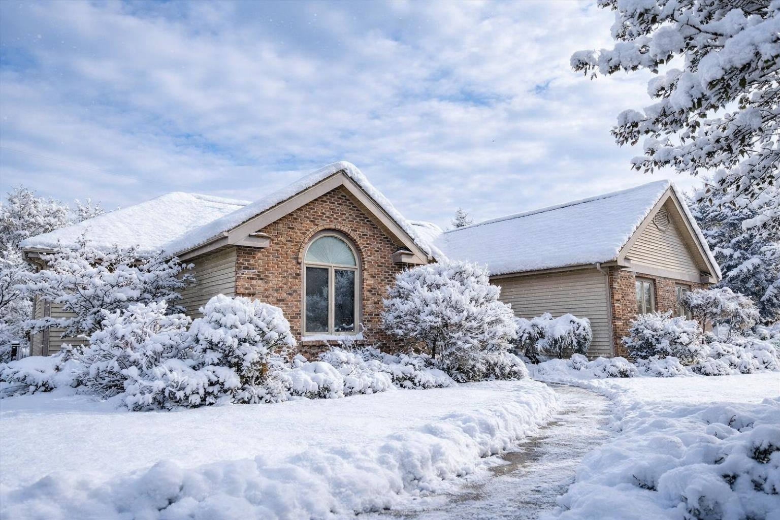 Fitchburg, Wisconsin, 53711, United States, 4 Bedrooms Bedrooms, ,4 BathroomsBathrooms,Residential,For Sale,1977409