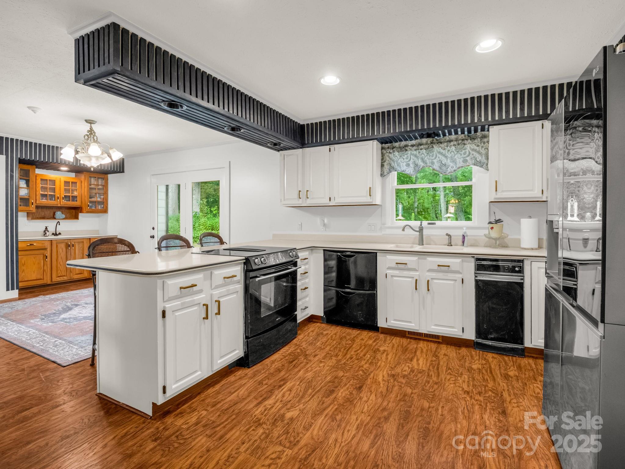 Hendersonville, North Carolina, 28791, United States, 4 Bedrooms Bedrooms, ,3 BathroomsBathrooms,Residential,For Sale,1973922